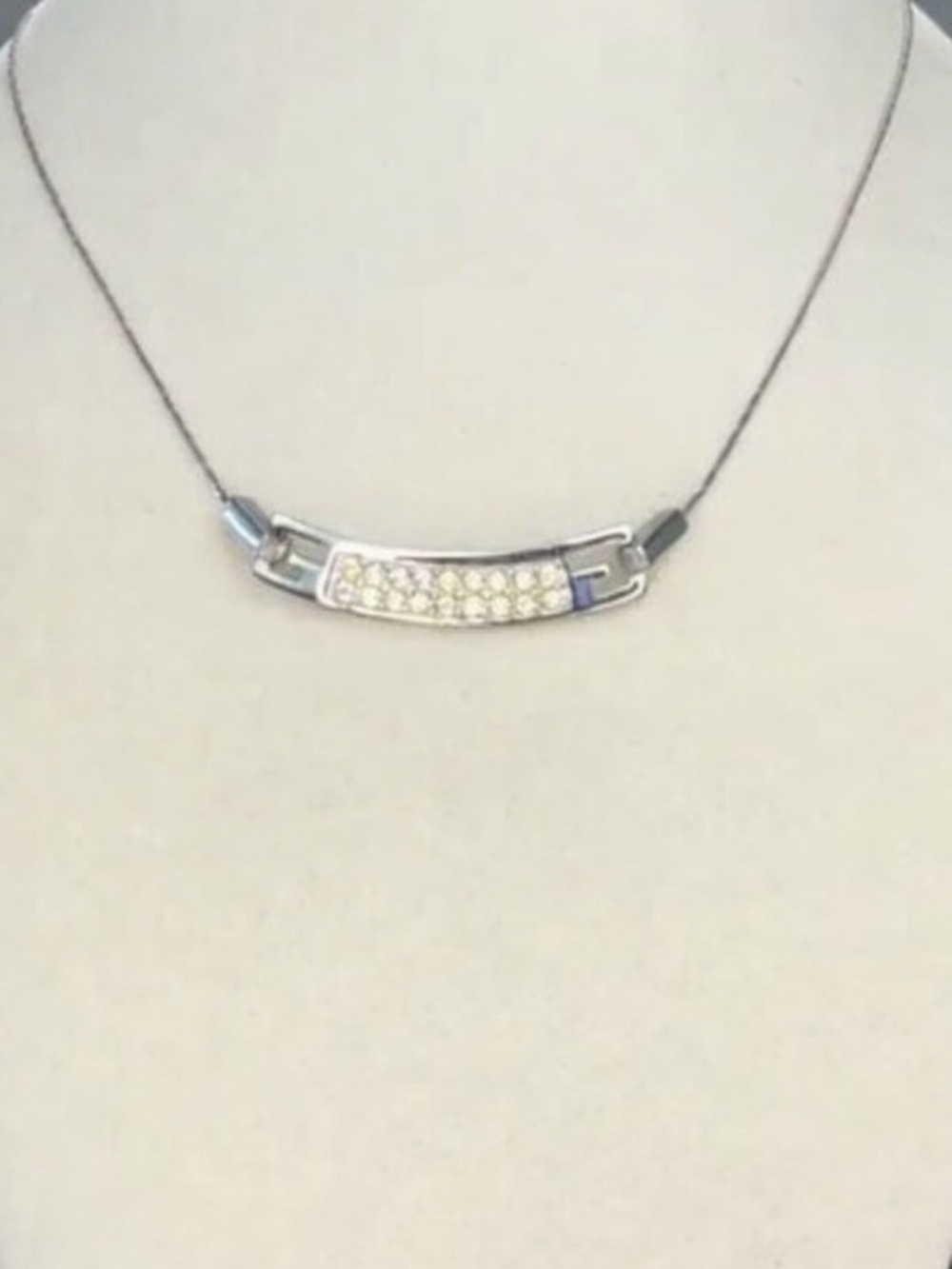 Givenchy vintage necklace signature G clasp